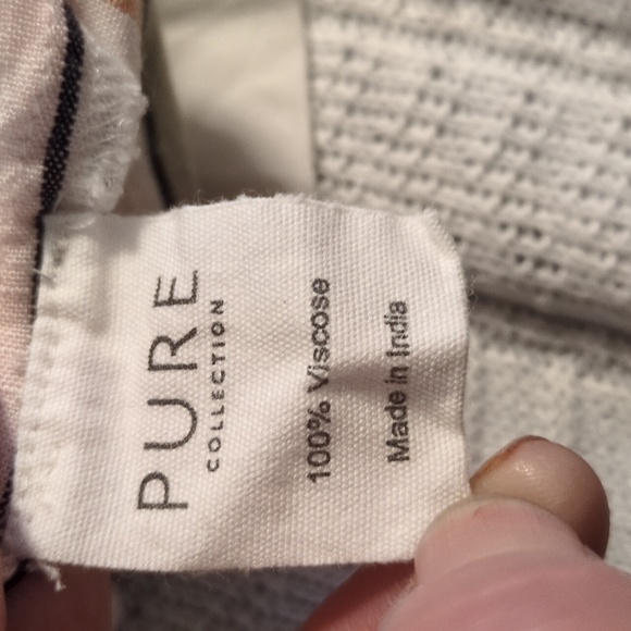 Elevate Your Summer Style with Pure Collection Kasbah Linen Blend Shorts - Picture 10 of 12